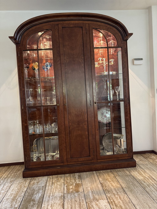 Italienisches Nussbaumholz, poliertes Glas