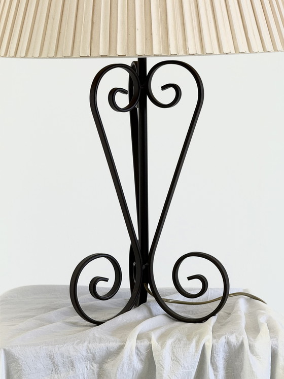 Image 1 of Vintage wrought iron table lamp in a swirl shape with a pleated shade