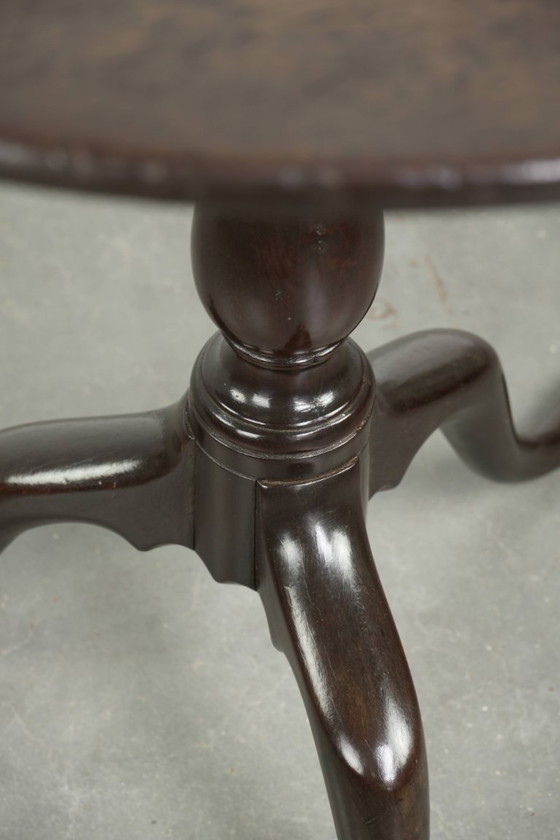 Image 1 of Eleganter und praktischer runder antiker englischer Kipptisch aus dem 18. Jahrhundert mit luxuriöser Farbgebung
