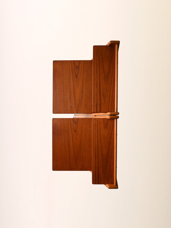 Image 1 of Paire de tables de nuit en teck scandinave des années 1960 avec étagères
