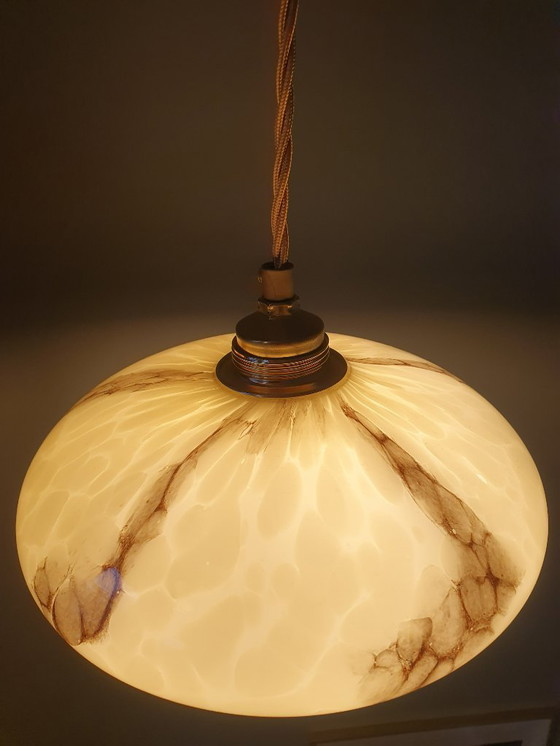 Image 1 of Ensemble de 2 lampes suspendues vintage en opaline marbrée