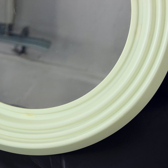 Image 1 of Mid Century Wandspiegel in kunststof lijst, Tsjecho-Slowakije 1960