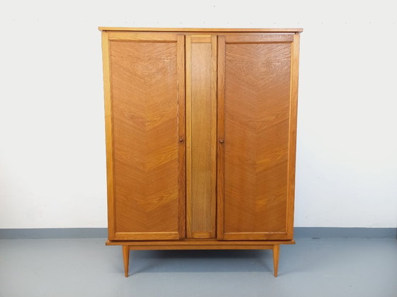 Image 1 of Vintage eikenhouten kledingkast uit de jaren 60