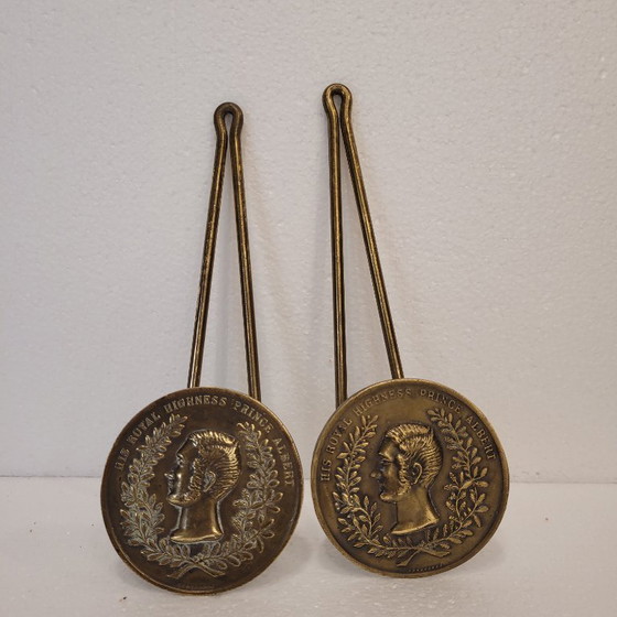 Image 1 of Coppia di grucce / appendiabiti "Prince Albert", bronzo, f. XIX sec. XIX - Inghilterra