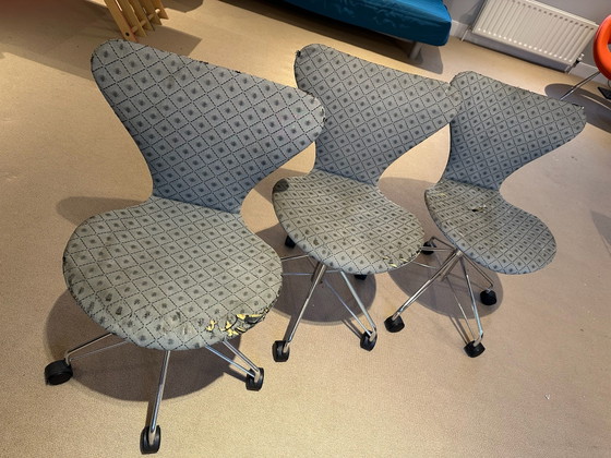 4 x Fritz Hansen Series 7 Chairs, Arne Jacobsen, Original Osborne & Little Fabric, Swivel chairs, Chrome (photo 7 of 15)