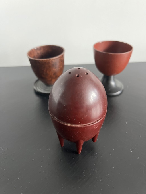 Juego de huevos de baquelita vintage con cohete de sal