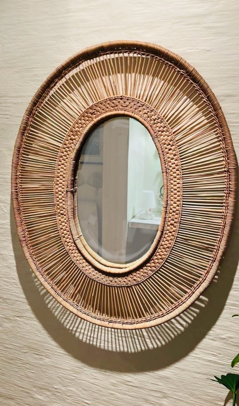 VINTAGE handmade rattan oval mirror | €49 | Whoppah
