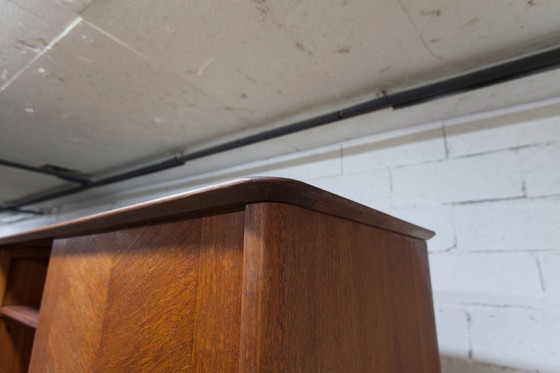 Image 1 of Jaren 30 kledingkast met schuifdeuren en een nieuw bovenblad