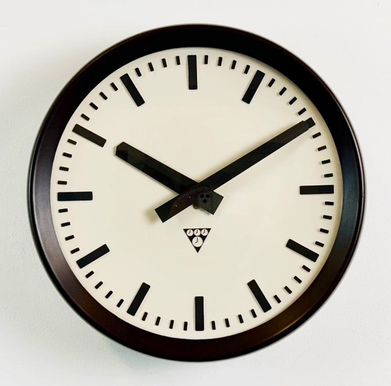 Industrial Bakelite Factory Wall Clock from Pragotron, 1960s – Glass, Plastic (photo 3 of 16)
