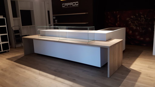 Stijlvolle toonbank met LED verlichting