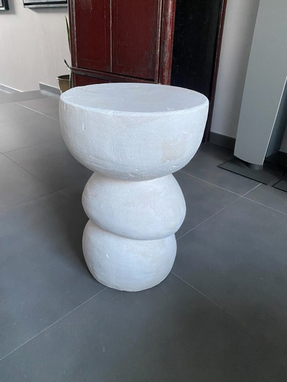 Image 1 of Mesa auxiliar/taburete de composite mineral – forma escultórica