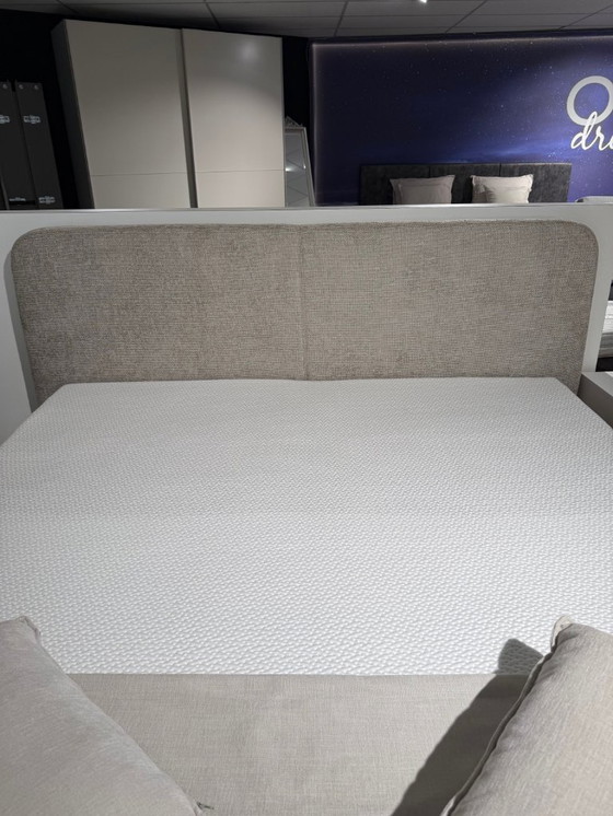 Image 1 of Kreamat Jabbi Boxspring