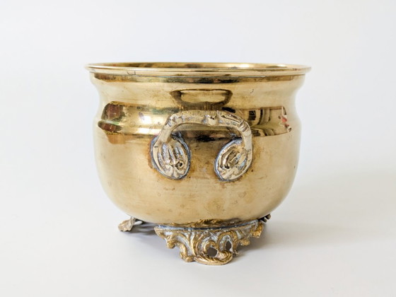 Fioriera vintage in ottone con piedini e manici decorati. – Vasi per piante, Brass (photo 2 of 15)