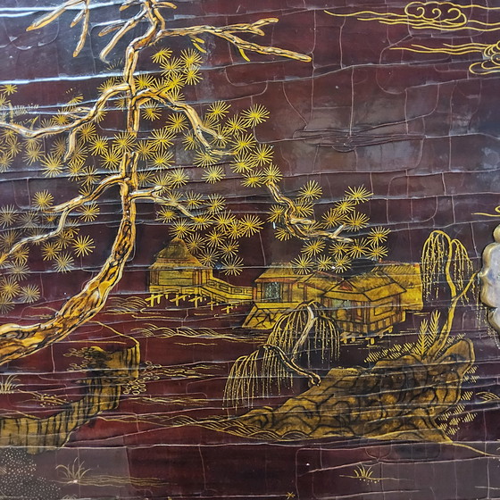 Image 1 of Vintage Chinese kast (rood/goud) traditioneel tafereel bohomian (Aziatische kast) craquelé 