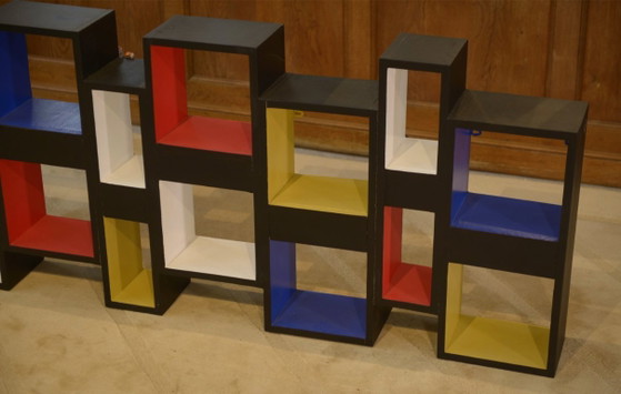 Image 1 of Plank 1960: een hedendaagse picturale interventie in de stijl van Piet Mondrian.