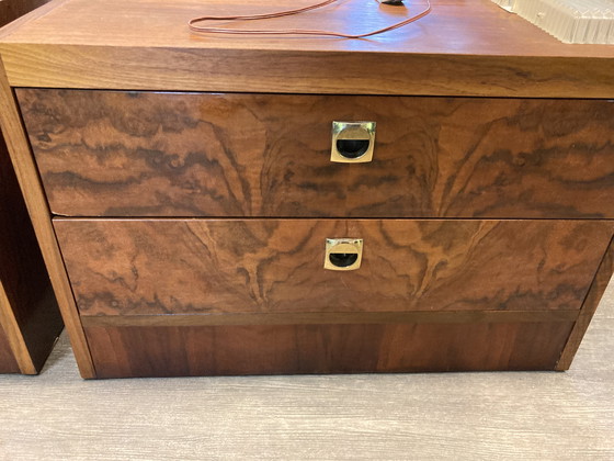 Image 1 of Außergewöhnlicher 5-türiger Kleiderschrank in Nussbaum-Hochglanzfurnier