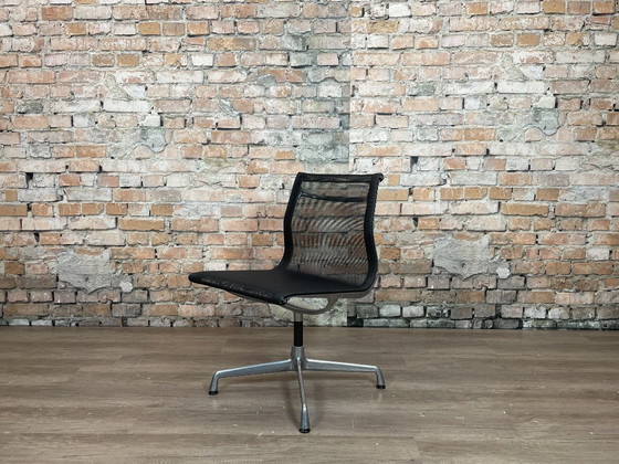 Image 1 of Sedia laterale Herman Miller Eames Aluminum Group