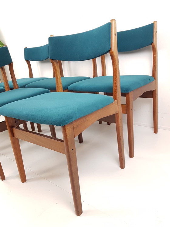 Image 1 of 6 vintage deense eettafel stoelen nieuw gestoffeerd