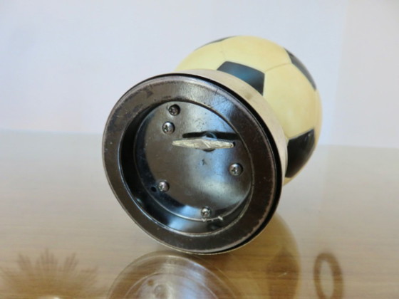 Distributore di sigarette "pallone da calcio" carillon, 1960 – Oggetti decorativi, Plastic (photo 3 of 10)