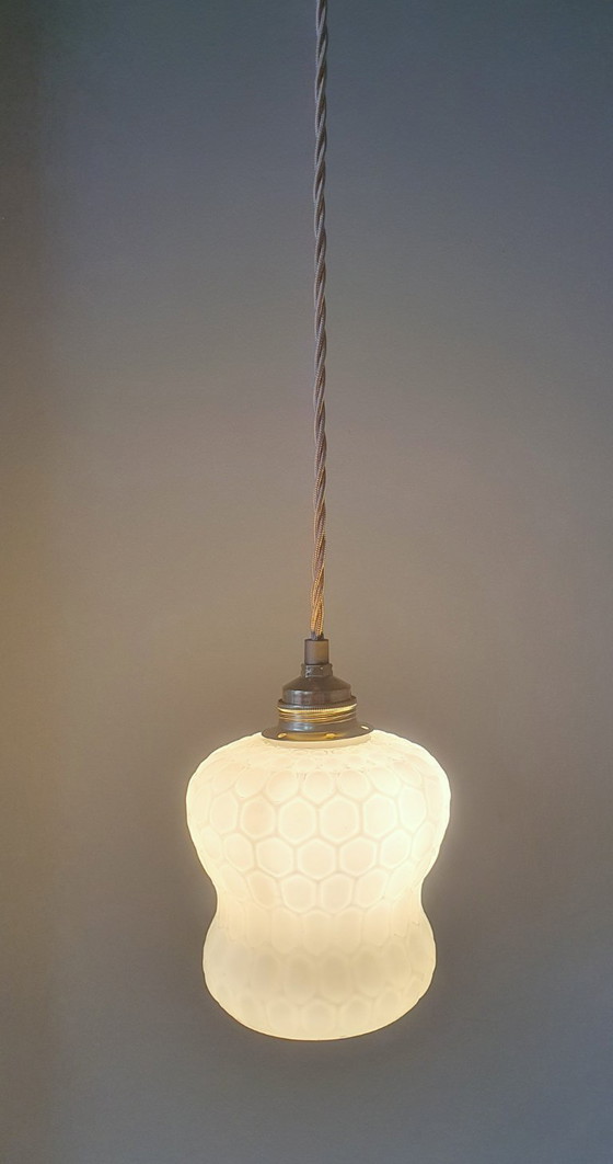 Image 1 of Set di 2 lampade a sospensione vintage - vetro opalino con trama a nido d'ape