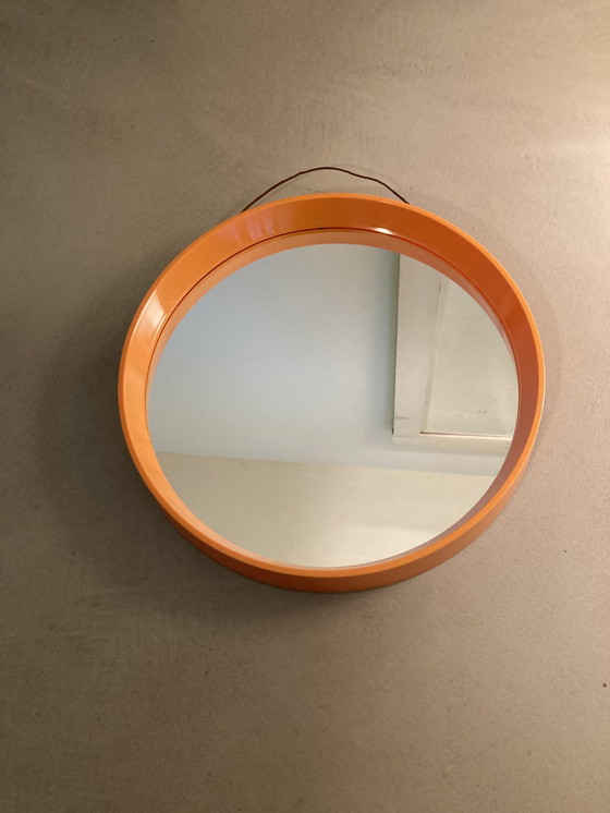 Image 1 of Oranje kunststof retro spiegel 