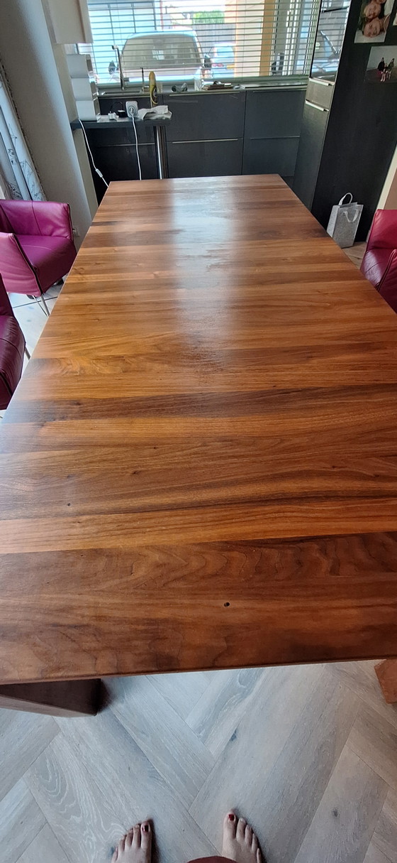 Leolux Vivre Large dining table – Wood (photo 7 of 7)