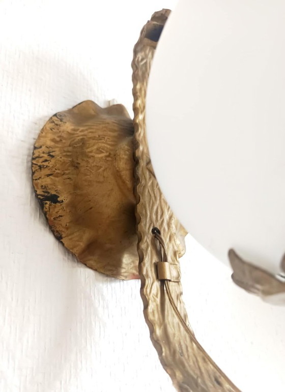 Image 1 of 2 brutalistische wandlampen van verguld metaal, circa 1970