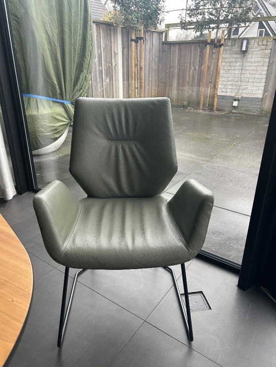 Image 1 of Leolux dining table Bondi T02-901 with 4 matching chairs