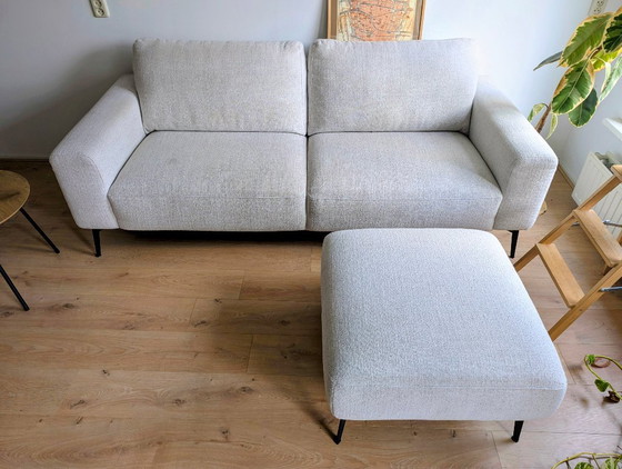 Modern 2.5-seater Freetown sofa + footstool, natural fabric, black legs, DFM, Metal, Textile, Beige (photo 2 of 5)