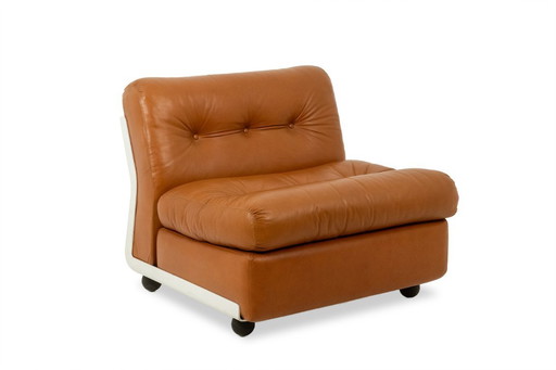Mario Bellini, pour B&B  Fauteuil chauffeuse Amanta en cuir. Vers 1970
