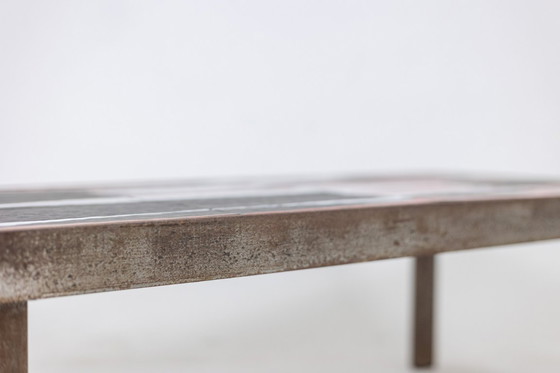 Image 1 of Capron. Tavolino "navette" in gres smaltato nero e rosso. 1960 circa.