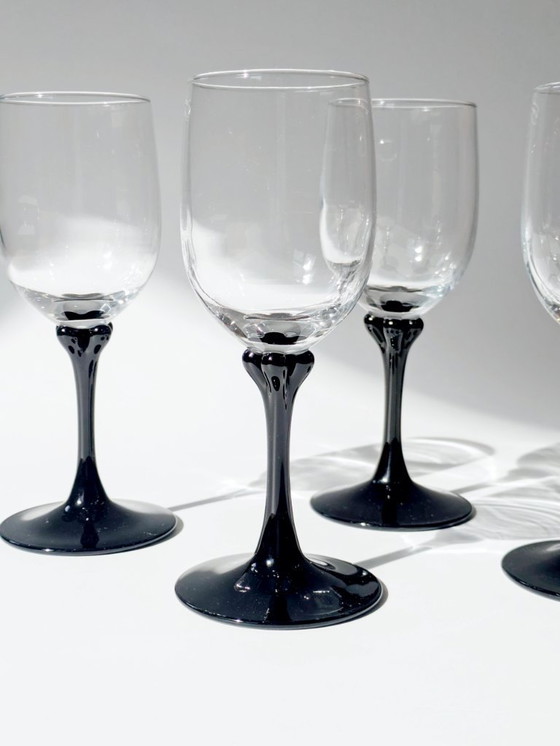 Image 1 of Set di 4 bicchieri da vino Vintage Luminarc Veronese | Vetro trasparente con piedini neri a petali | Francia anni '70