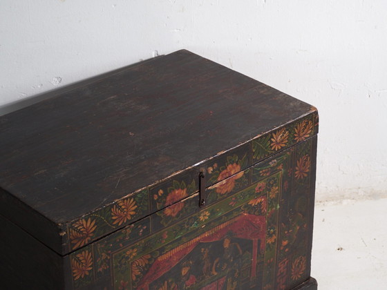 Baule antico dipinto in legno di pino – Cina, circa 1900 – Armadi contenitori, Iron (photo 14 of 40)