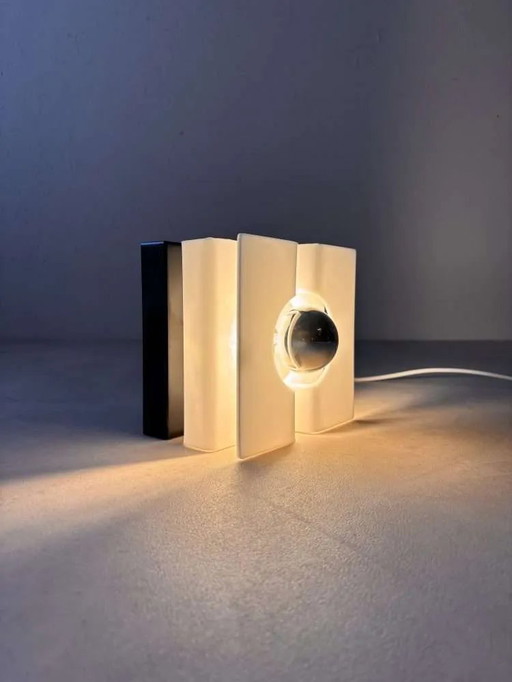 Lampada da parete spaziale in plexiglass anni '70