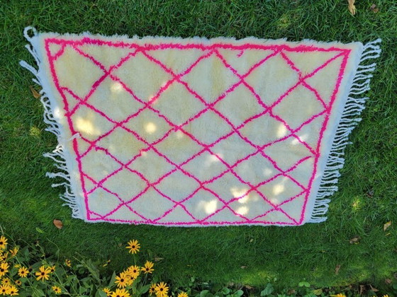 Image 1 of Handgemaakt Beni Ouarain-tapijt: Roze Marokkaans Berber wollen tapijt (126x100cm)