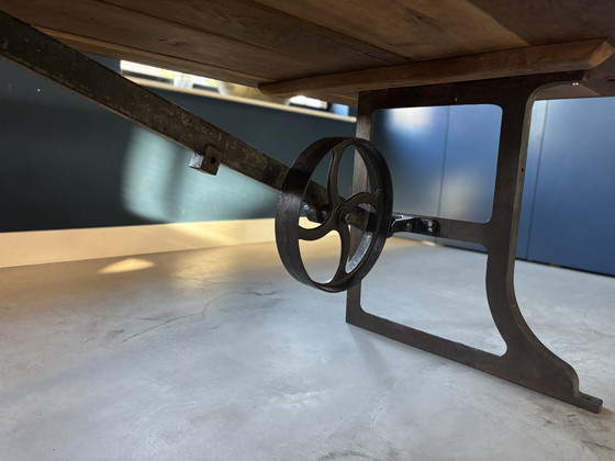 Image 1 of Table de salle à manger industrielle unique