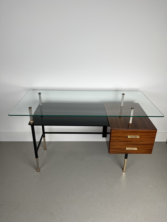 Image 1 of Italienischer Schreibtisch von 1950 aus Glas, Mahagoniholz ​​und vergoldetem Metall
