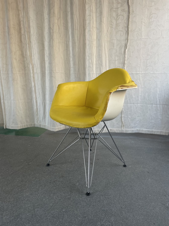Image 1 of Fauteuil Eames en plastique Vitra (DAR)