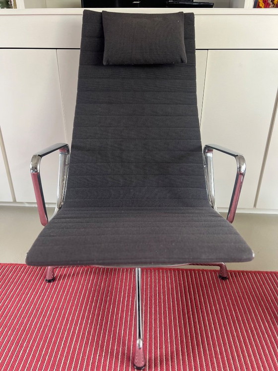 Image 1 of Poltrona Vitra Eames EA 124 Hopsak antracite – Cromo + Pouf