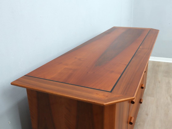 Image 1 of Italiaans design uit de jaren 70, brutalistisch-modernistisch geometrisch dressoir