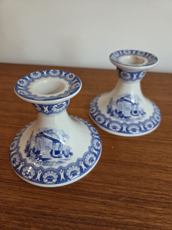 Coppia di candelabri "Ionian" della collezione Spode Blue Room, in ceramica decorata con tecnica transferware (photo 5 of 5)