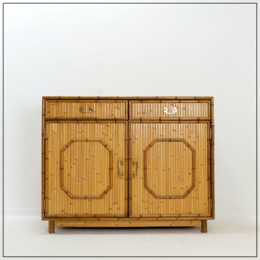 Commode en bambou à 2 portes et 2 tiroirs - poignées en laiton, vers 1960