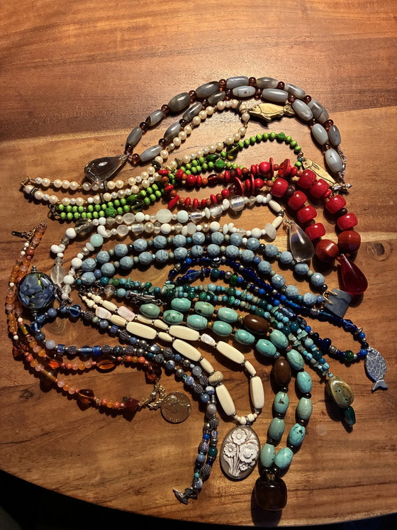 Image 1 of Nieuwe ketting met vintage kralen en steencamee lengte 49 cm
