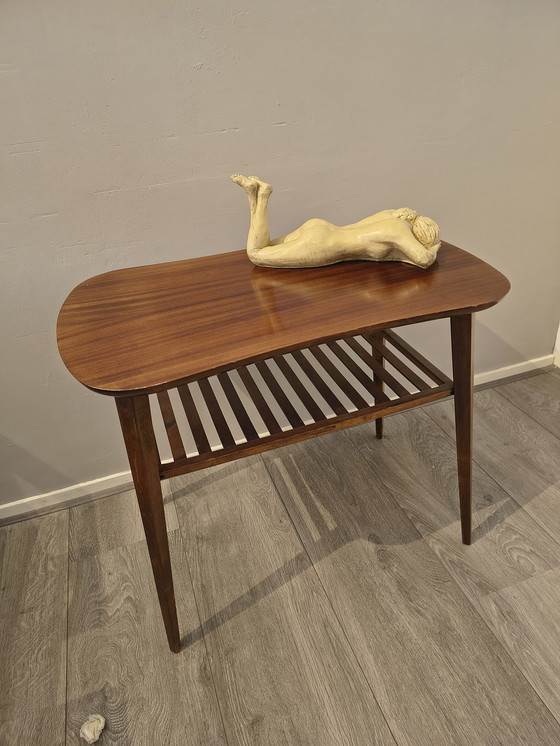 Image 1 of Tavolino da caffè vintage scandinavo dal design elegante e raffinato