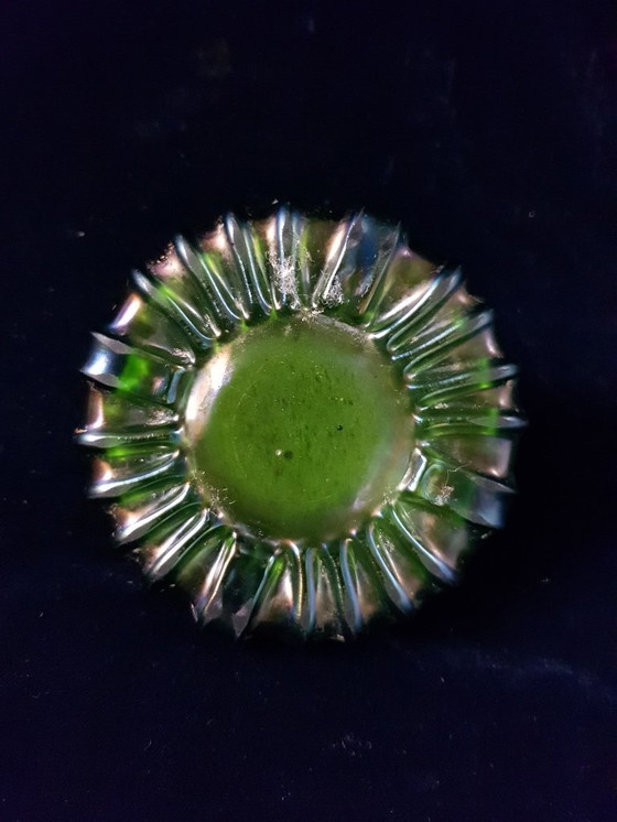 Image 1 of Un jarrón Loetz para popurrí con monturas de cobre