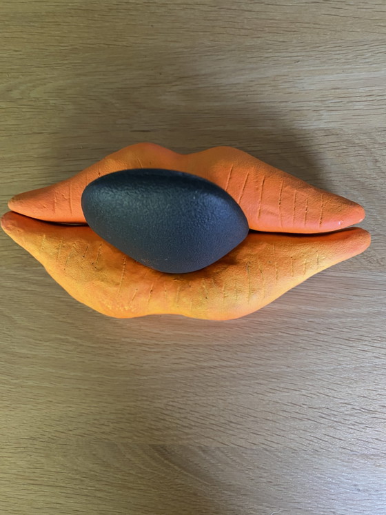 Image 1 of Perchero con diseño de labios raros de Zerodesigno