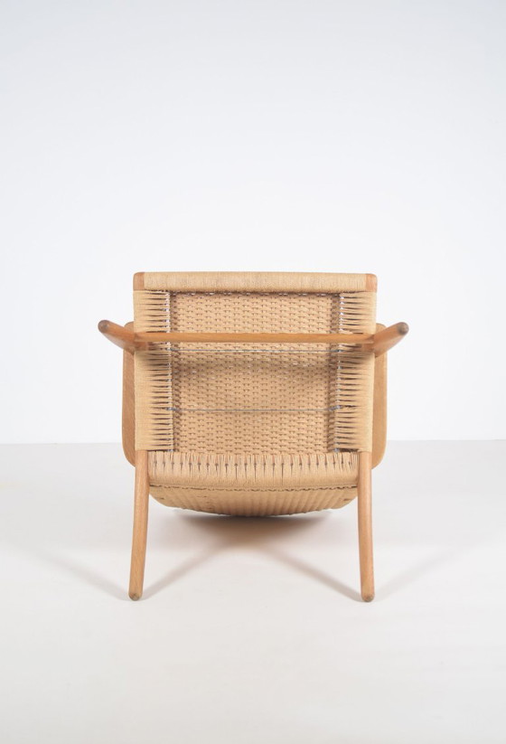 Poltrona danese CH25 disegnata da Hans J. Wegner per Carl Hansen & Søn, Poltrone, Legno, Altro, Marrone (foto 10 di 10)