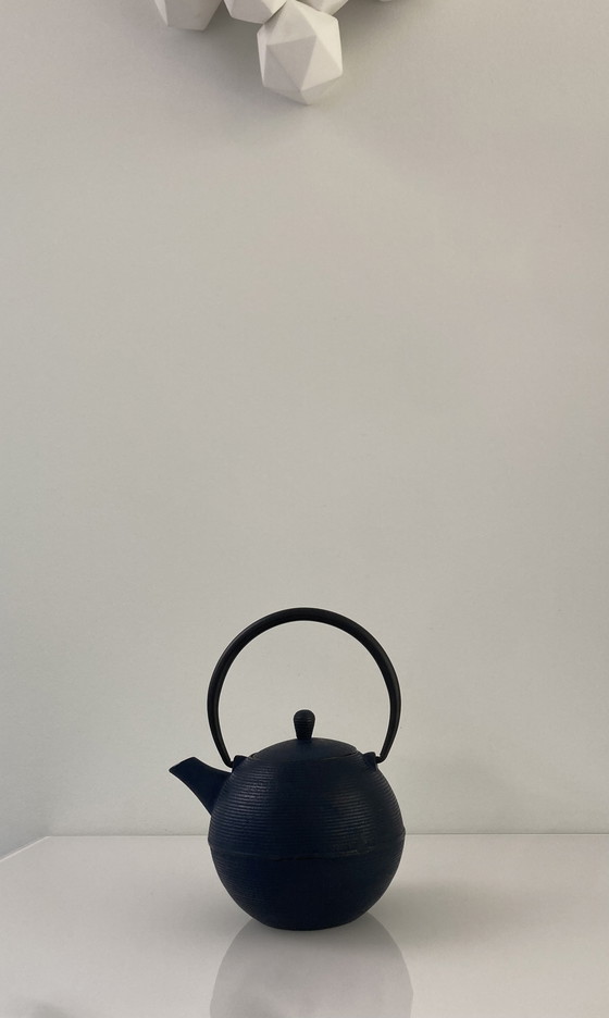 Image 1 of Théière japonaise en fonte Hinomaru, bleu indigo