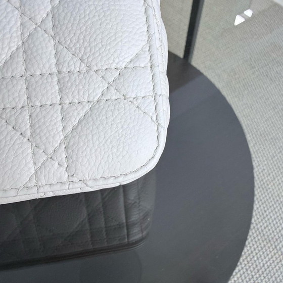 Image 1 of DIOR CARO PICCOLO - PELLE DI VITELLO MARMORIZZATA CANNAGE, FERRAMENTA BIANCA ORO