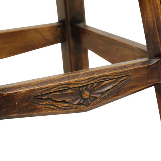 Image 1 of Charakteristischer Hocker aus Massivholz